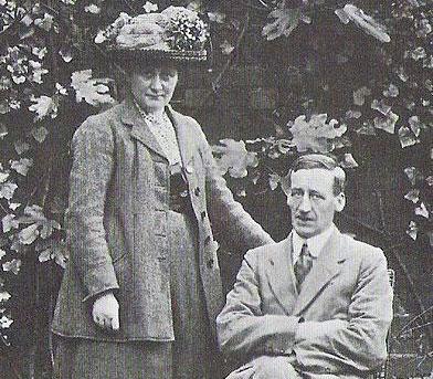 b-potter-and-her-husband-w-heelis-1913.jpg